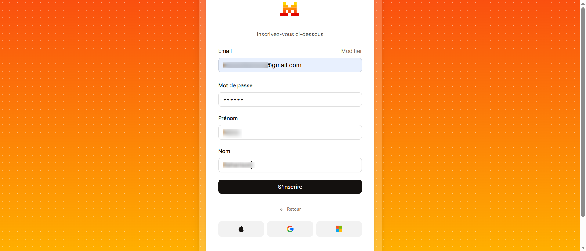 Remplissez les champs: 
Mot de passe
Prénom
Nom
et cliquez sur “S’inscrire” 
