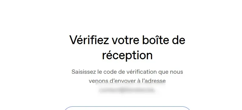 Si tu choisis l’inscription par e-mail :
OpenAI vous envoie un email de confirmation
Cliquez  sur le lien reçu pour valider ton compte.