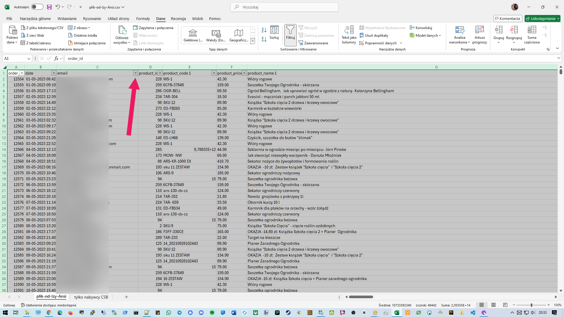 W pierwszym wierszu pojawią się ikonki strzałek przy prawej krawędzi komórki 