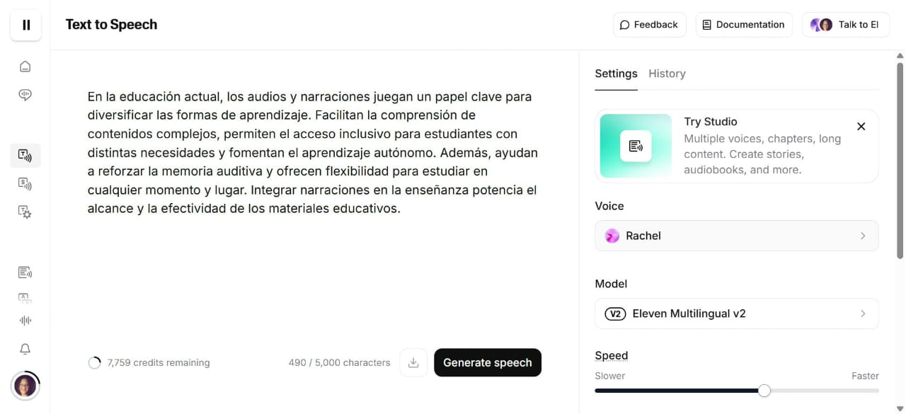 Cuando ya haya colocado el texto. En el panel de la derecha aparece la opción de "Voice" dé clic sobre el nombre Rachel para que se despliguen las diferentes voces disponibles que puede seleccionar. 