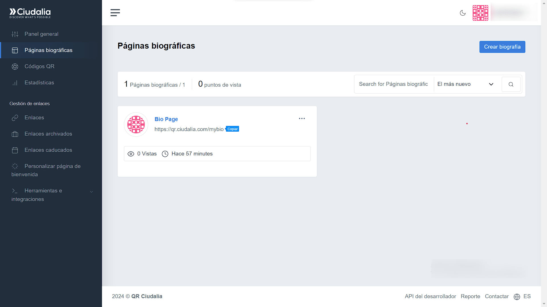 Accede al menú y selecciona "**Páginas biográficas**"