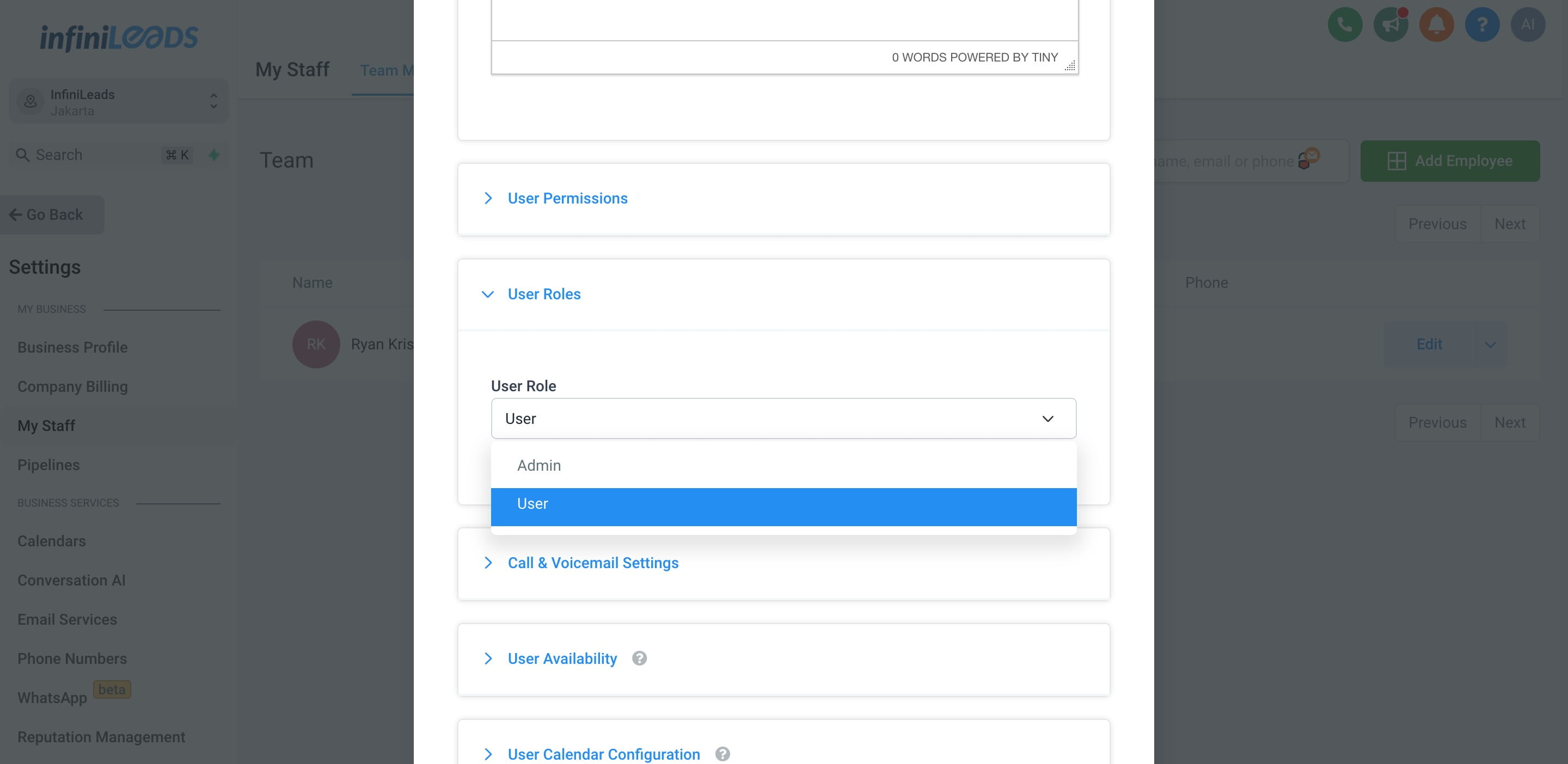 Setelah mengatur preferensi permission, lalu klik "User Roles" dan pilih "User".