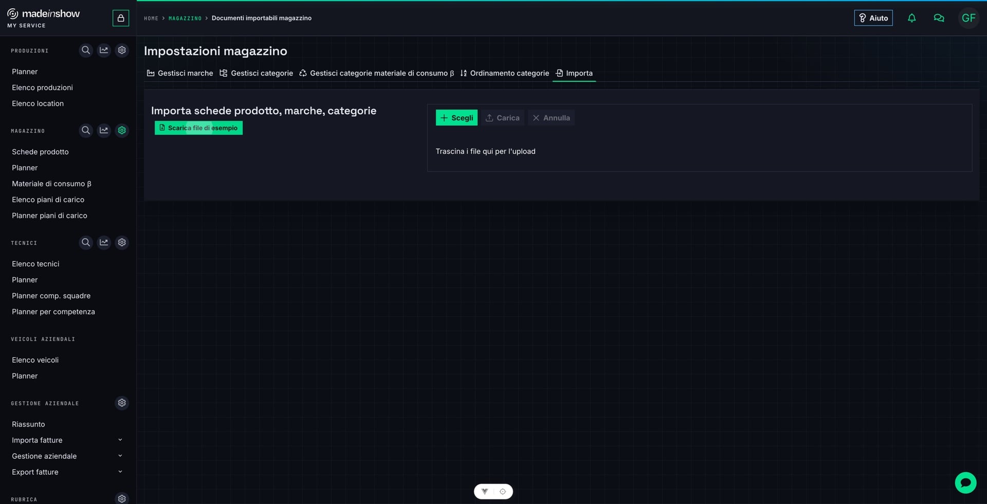 Compilare il CSV con categoria, sottocategoria, produttore, modello e descrizioni, poi selezionarlo con «Scegli» e avviare il caricamento.